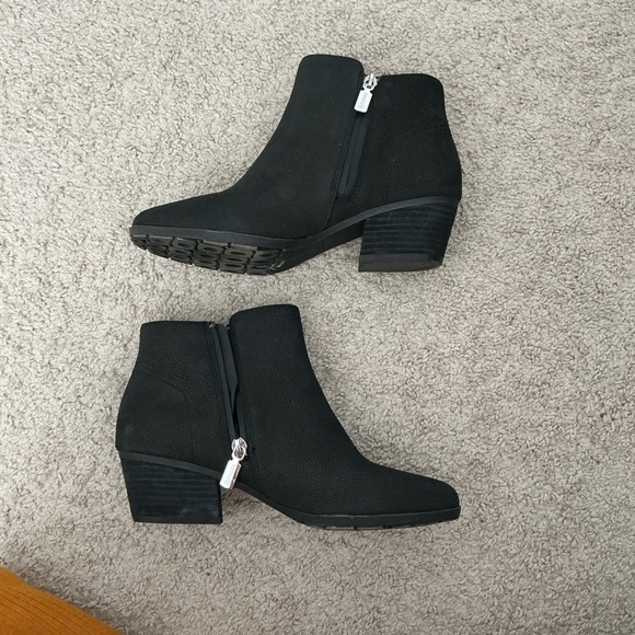 Blondo Waterproof Black Booties 7.5 W Winter Minimalist Quiet Luxury Classic - Picture 4 of 7
